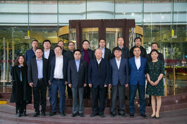 十年輝煌從頭來 雄關漫道砥礪行